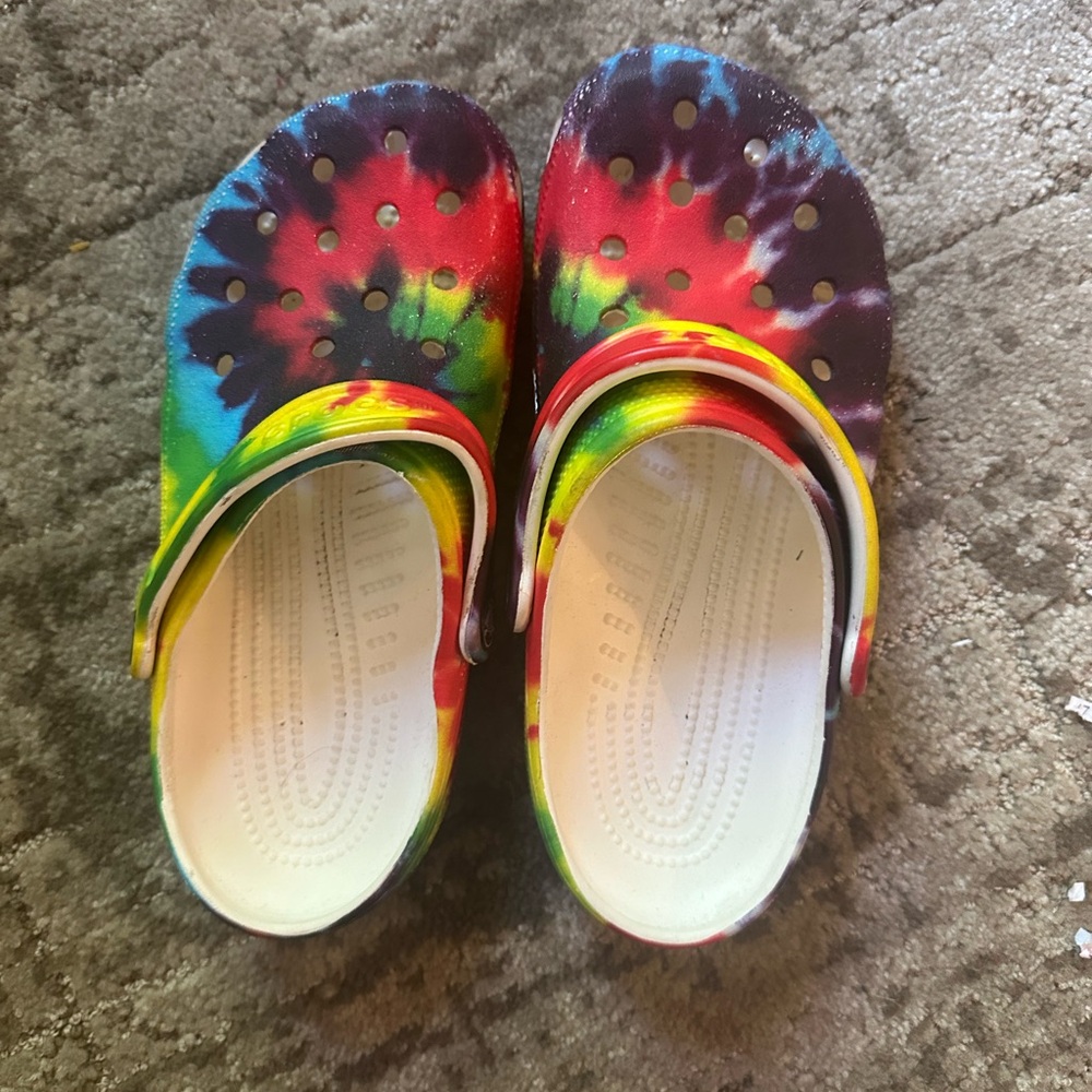 CROCS Vibrant Tie-Dye Sandals